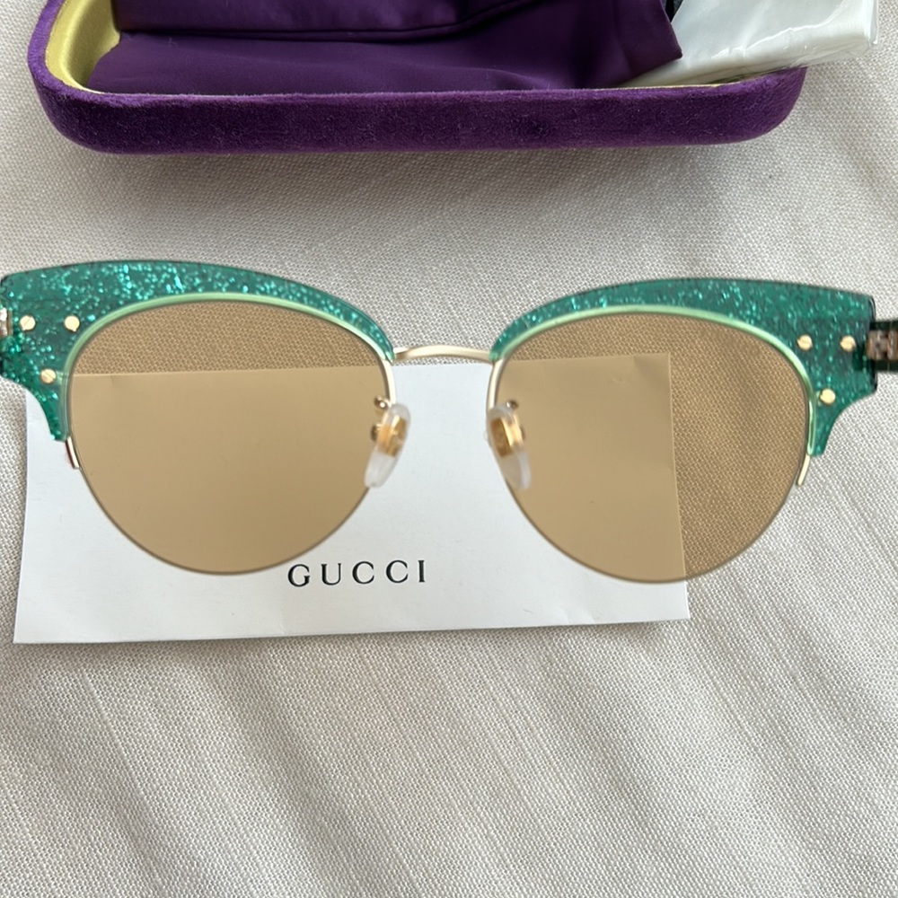 Gucci Sunglasses - Picture 7 of 9